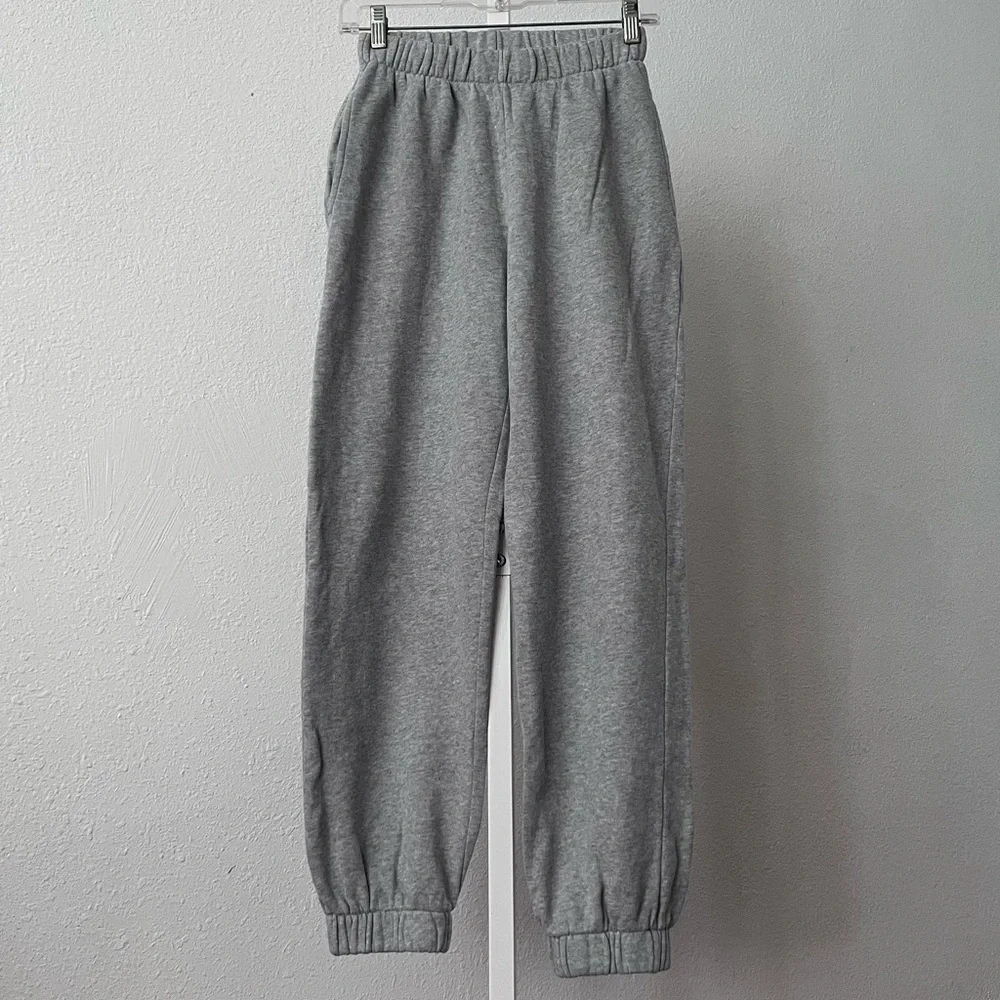 Brandy Melville, John galt Rosa sweatpants, light gray - Picture 1 of 7